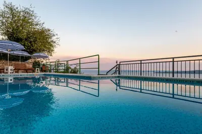 Bazen u objektu Brela Seaview Apartment with Swimming Pool & Parking ili u blizini