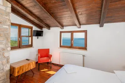 Krevet ili kreveti u jedinici u objektu Brela Seaview Apartment with Swimming Pool & Parking