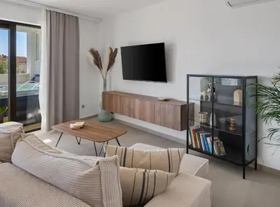 TV i/ili zabavni centar u objektu Apartment Tomislav with Sea View and Hot-Tub