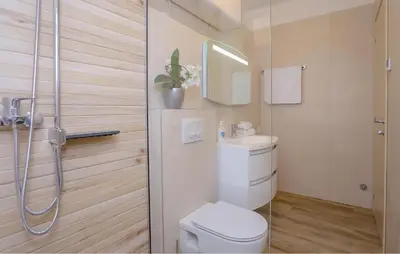 Kupaonica u objektu Lovely Apartment In Stobrec With Wifi