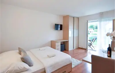 Krevet ili kreveti u jedinici u objektu Gorgeous Apartment In Podstrana With Wifi