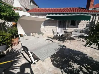 Popločani dio dvorišta ili vanjski dio objekta Apartments by the sea Postira, Brac - 25147