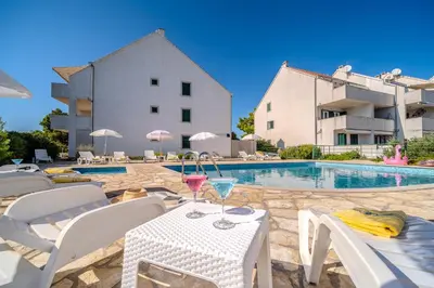 Bazen u objektu Apartment Milna - with Swimming Pool & Amazing Seaviews, above Bijaka Beach ili u blizini