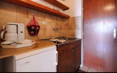 Kuhinja ili čajna kuhinja u objektu Amphora Deluxe