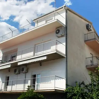 Apartments with a parking space Podstrana
