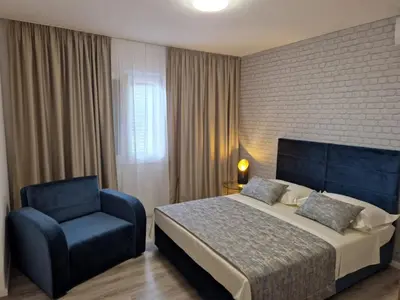 Krevet ili kreveti u jedinici u objektu Apartments by the sea Omis - 771