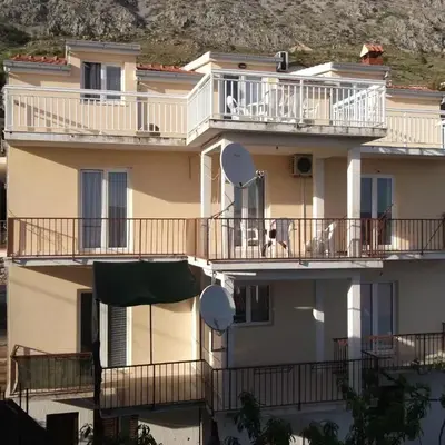Apartments with parking space Stanici