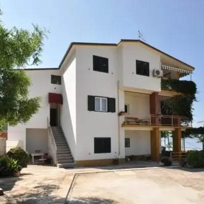 Apartments with a parking space Omis - 11066