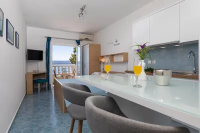 Kuhinja ili čajna kuhinja u objektu Apartments by the sea Medici, Omis - 1047