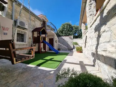 Dječje igralište u objektu Villa Tonka with jacuzzi