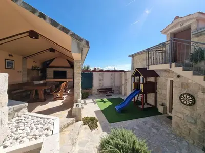 Dječje igralište u objektu Villa Tonka with jacuzzi