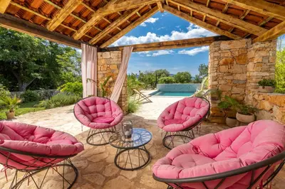 Bazen u objektu Mai's Cottage ili u blizini