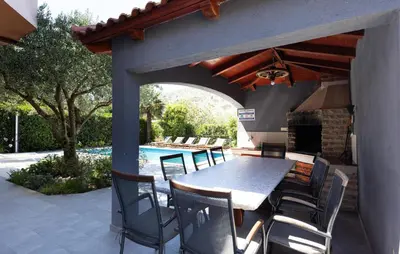 Bazen u objektu Amazing Home In Srinjine ili u blizini