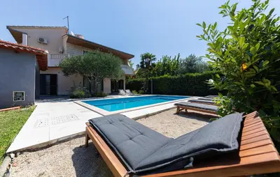 Bazen u objektu Amazing Home In Srinjine ili u blizini