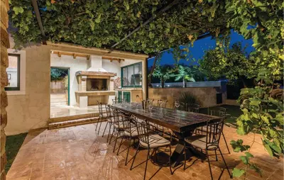 Popločani dio dvorišta ili vanjski dio objekta Gorgeous Home In Split