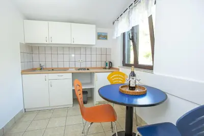 Kuhinja ili čajna kuhinja u objektu Apartments Mosor