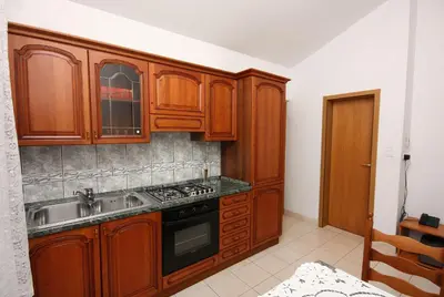 Kuhinja ili čajna kuhinja u objektu Apartments with parking space Pisak, Omis - 5154