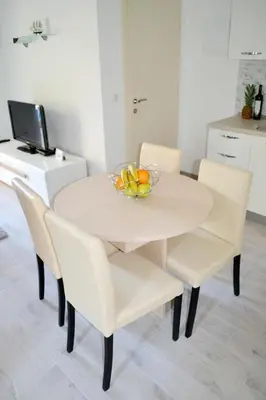 TV i/ili zabavni centar u objektu Apartments with a parking space Duce, Omis - 4799
