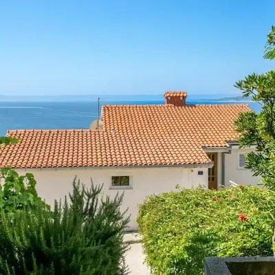 Apartments by the sea Baska Voda
