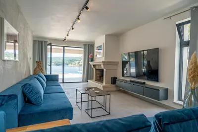 TV i/ili zabavni centar u objektu Seaside luxury villa with a swimming pool Sumartin, Brac - 5639
