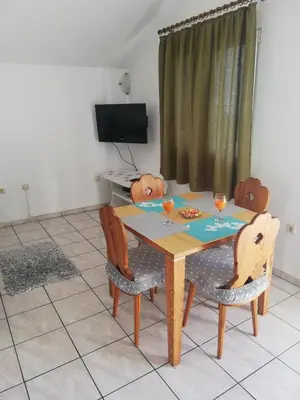TV i/ili zabavni centar u objektu Apartments for families with children Zavala - Hvar - 128