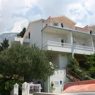 Apartments with parking space Makarska - 6636