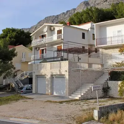 Apartments with a parking space Medici