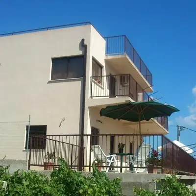 Apartments with a parking space Podstrana