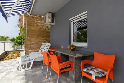 Balkon ili terasa u objektu Family-friendly apartments with swimming pool Zavode, Omis - 1021