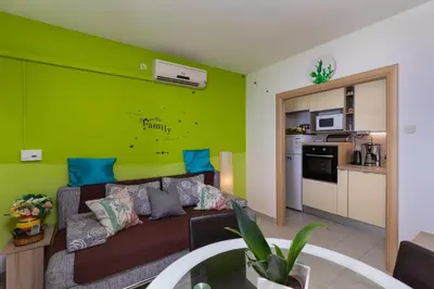 Kuhinja ili čajna kuhinja u objektu Family-friendly apartments with swimming pool Zavode, Omis - 1021