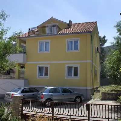 Apartments with a parking space Stari Grad