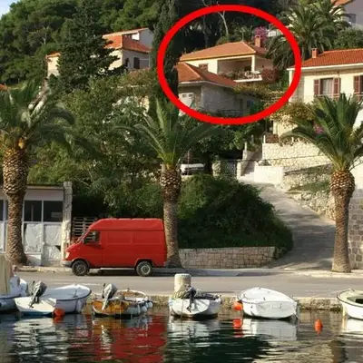 Apartments with parking space Splitska