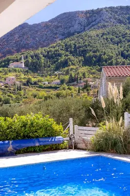 Pogled na planine ili pogled na planine iz vila