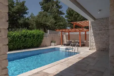 Bazen u objektu Villa Anouk ili u blizini