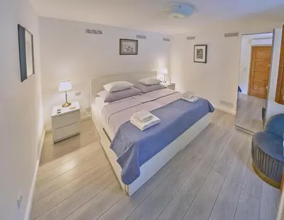 Krevet ili kreveti u jedinici u objektu Peaceful Old Town Apartment with Sea and Sunrise Views