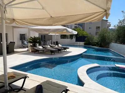 Bazen u objektu Apartment Dalmatien Traumhaus ili u blizini