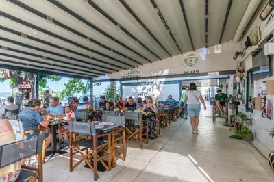 Restoran ili neka druga zalogajnica u objektu Bed & Breakfast Palac -Free Parking-
