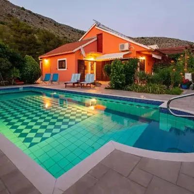 Holiday home in Podstrana 7300
