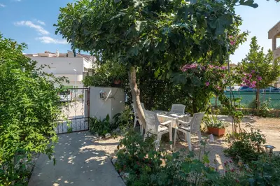 Vrt u objektu Apartments near beach Babic