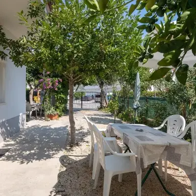 Apartments near beach Babic