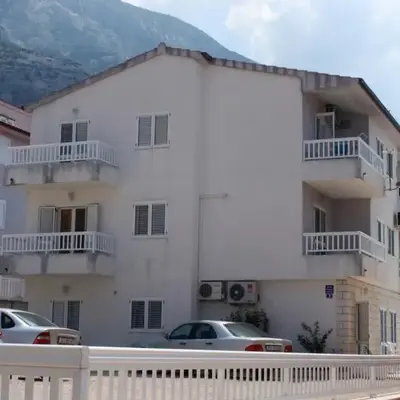 Apartments with a parking space Makarska - 6640