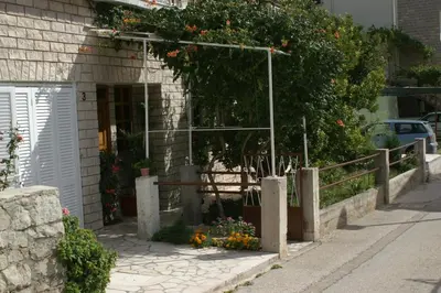 Vrt u objektu Apartments by the sea Pisak, Omis - 1010
