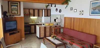 Kuhinja ili čajna kuhinja u objektu Apartments by the sea Pisak, Omis - 1018
