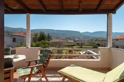 Pogled na planine ili pogled na planine iz apartmana