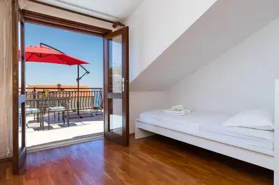 Krevet ili kreveti u jedinici u objektu Apartments by the sea Sumpetar, Omis - 11462