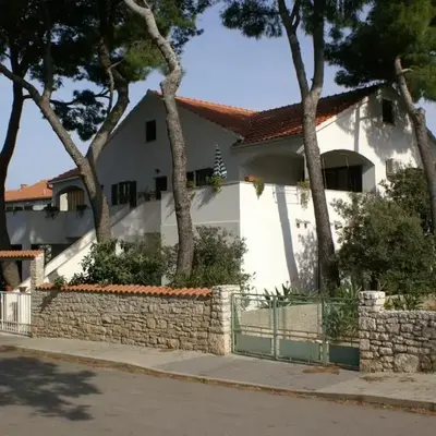 Apartments by the sea Mirca