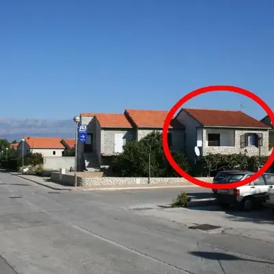 Apartments with parking space Supetar