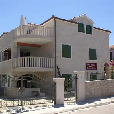 Apartments by the sea Supetar