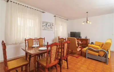 TV i/ili zabavni centar u objektu Lovely Home In Pucisca With Jacuzzi