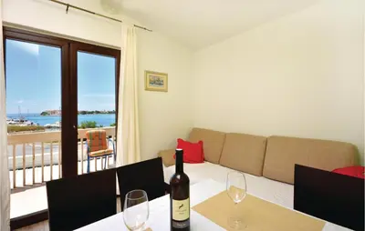 Pića u objektu Apartment Podstrana With Sea View V